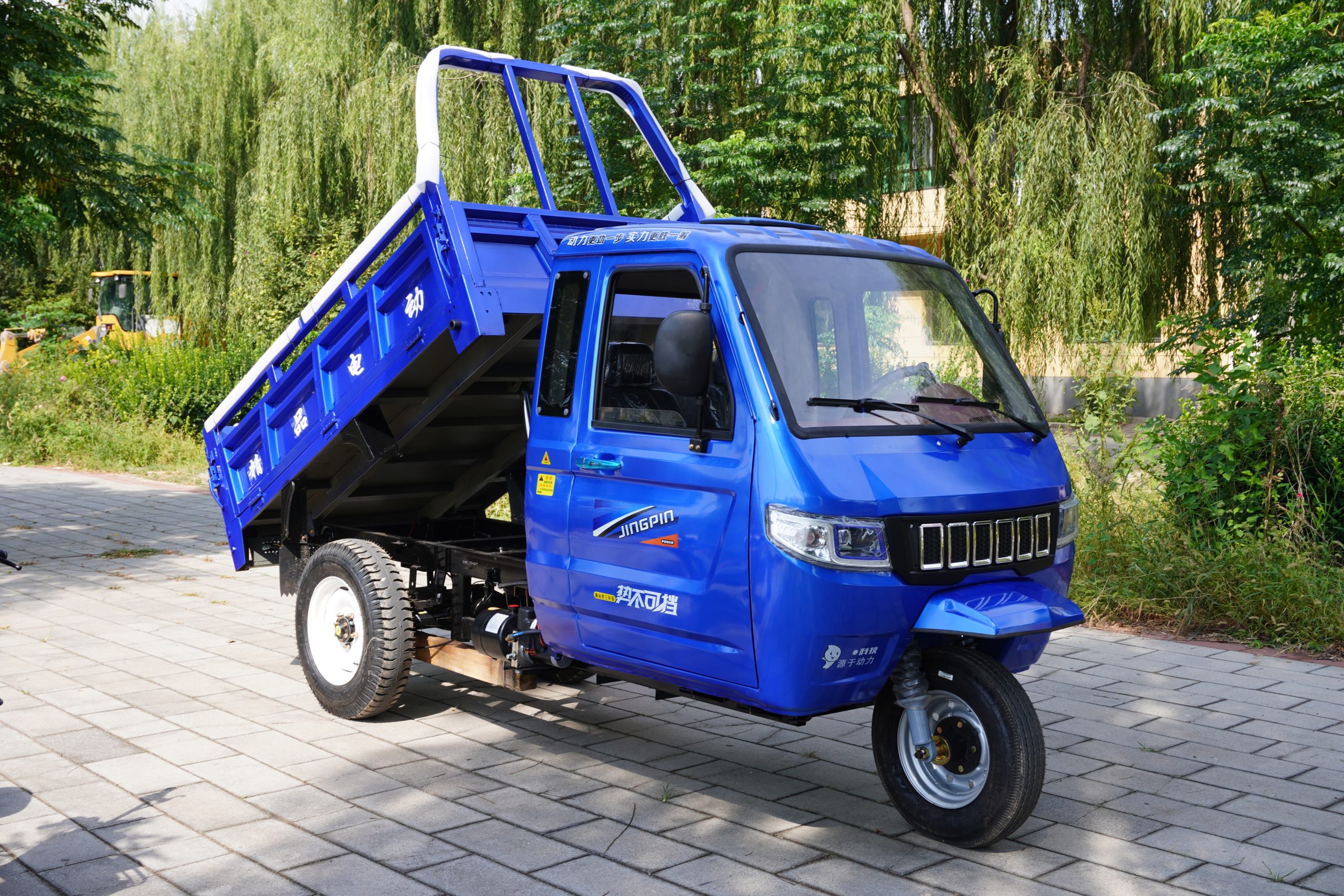 Cab-Equipped Electric Vehicle - Image 3